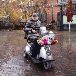 Scootmobiel met poppetjes