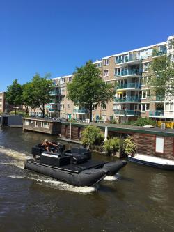 Varende voorkamer boot